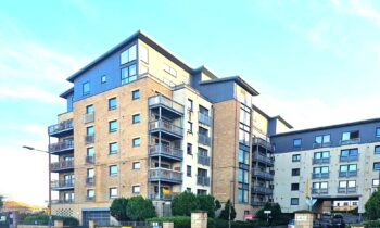 1/5 Hawkhill Close